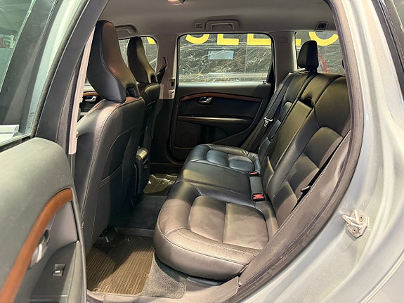 Volvo V70 18 of 30