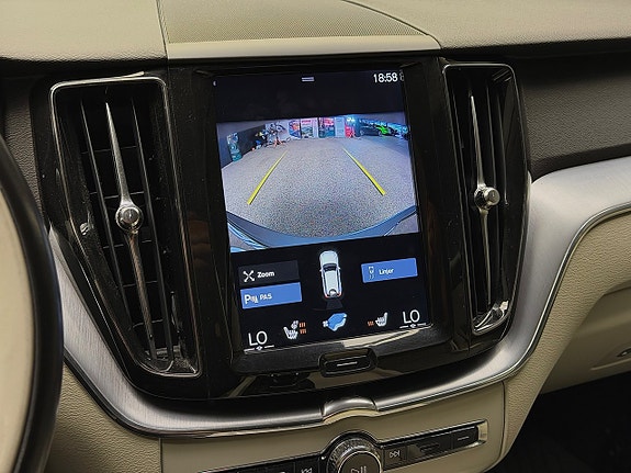 Volvo XC60 25 of 27