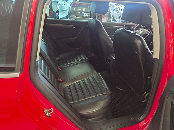Volkswagen Passat 10 of 22