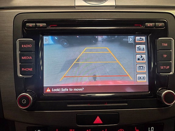 Volkswagen Passat 19 of 22