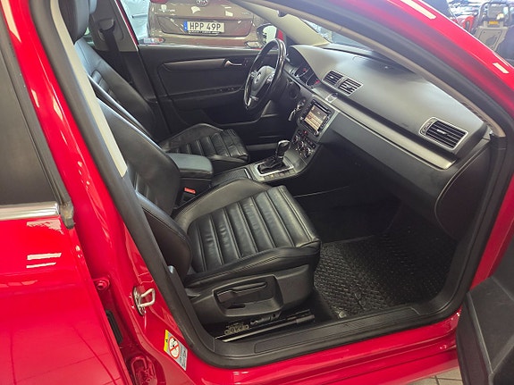 Volkswagen Passat 2 of 22