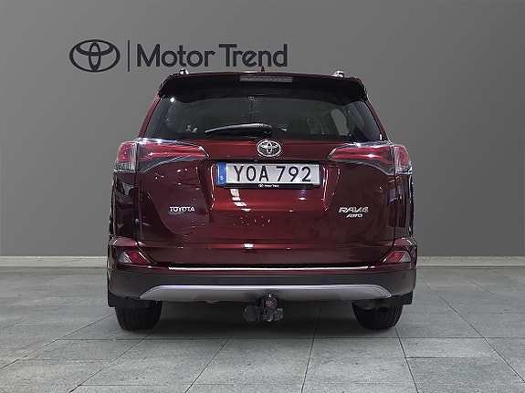 Toyota RAV4 4 of 5