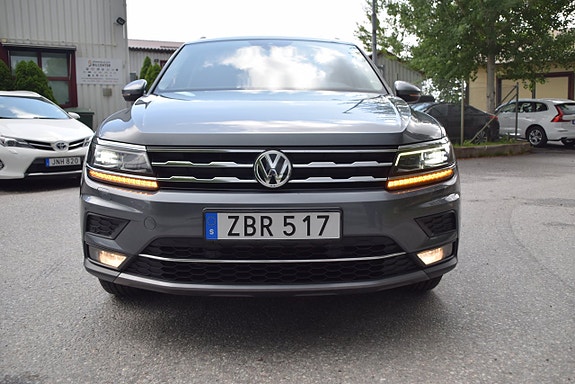 Volkswagen Tiguan Allspace 2 of 5