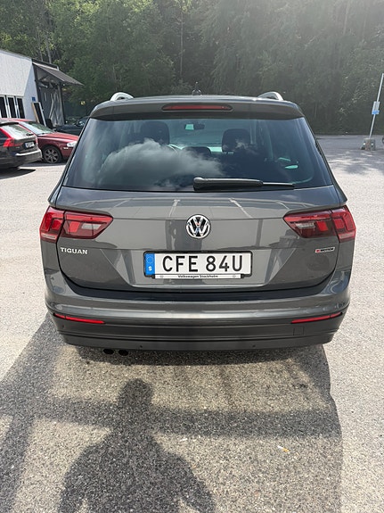 Volkswagen Tiguan 4 of 5