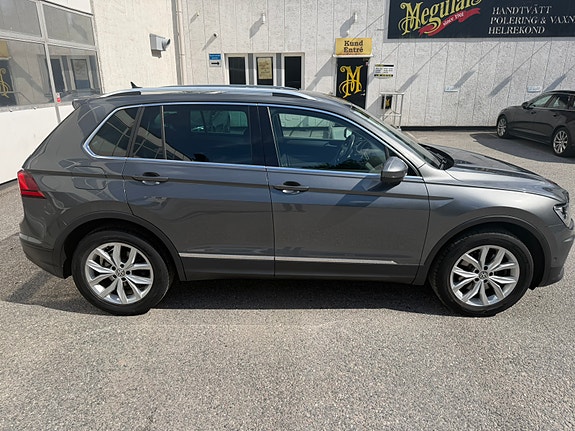 Volkswagen Tiguan 3 of 5