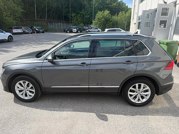 Volkswagen Tiguan 2 of 5