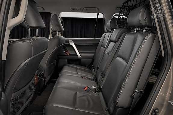 Toyota Land Cruiser 8 of 8