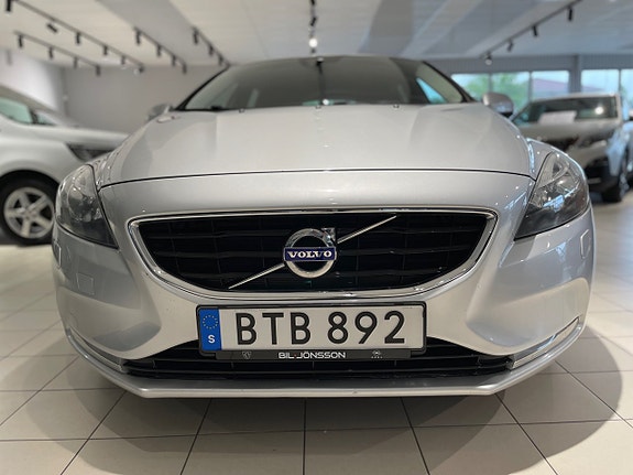 Volvo V40 2 of 16