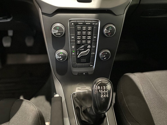 Volvo V40 14 of 16