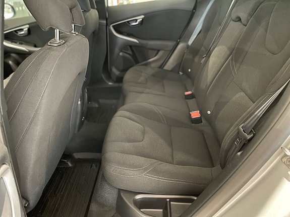 Volvo V40 15 of 16