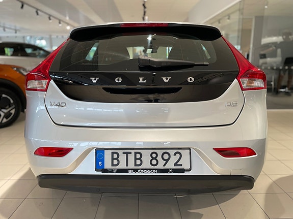 Volvo V40 6 of 16