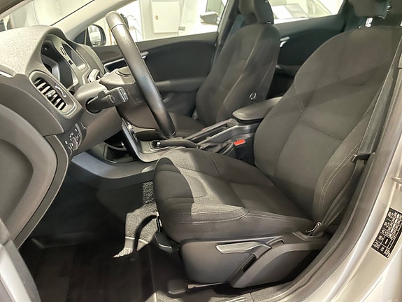 Volvo V40 9 of 16