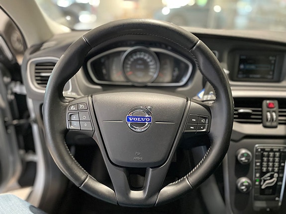 Volvo V40 11 of 16
