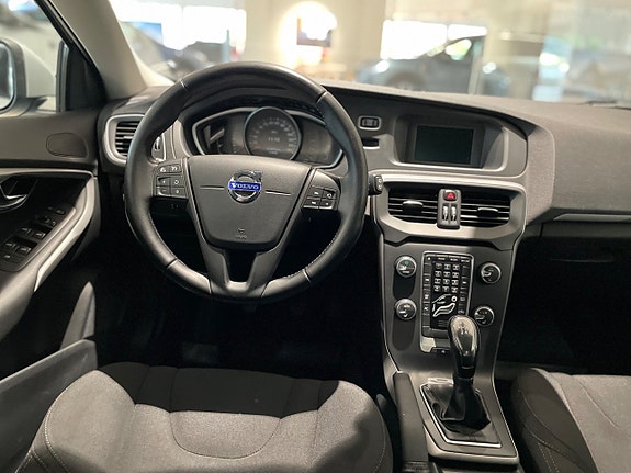 Volvo V40 10 of 16