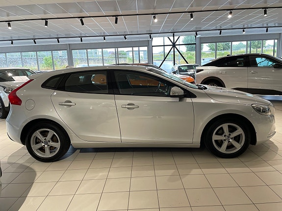 Volvo V40 4 of 16