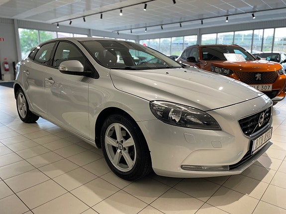 Volvo V40 3 of 16