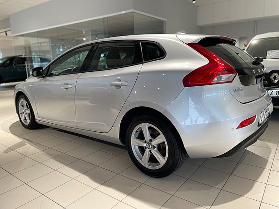 Volvo V40 7 of 16