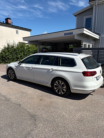 Volkswagen Passat 4 of 6