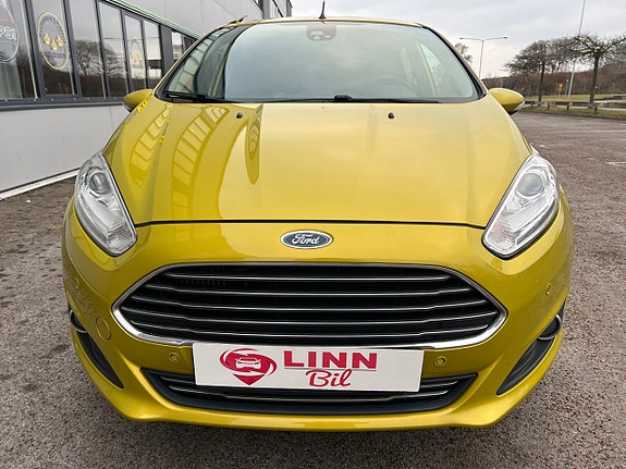 Ford Fiesta 2 of 5