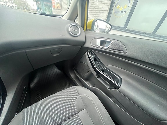 Ford Fiesta 25 of 27