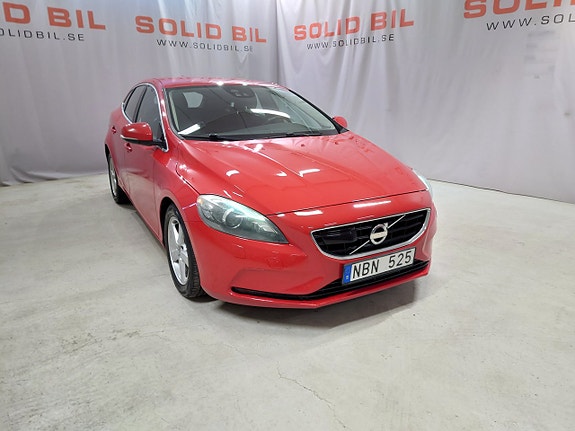 Volvo V40 2 of 14
