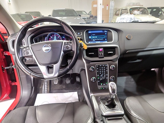 Volvo V40 10 of 14