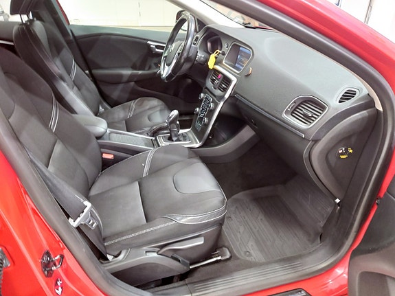 Volvo V40 11 of 14