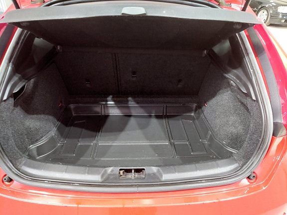 Volvo V40 14 of 14