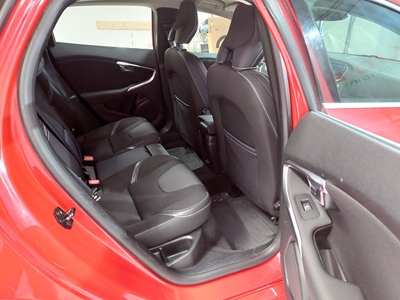 Volvo V40 13 of 14