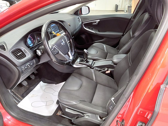 Volvo V40 9 of 14
