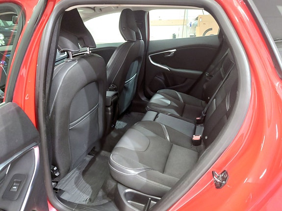 Volvo V40 12 of 14