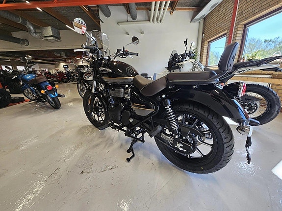Royal Enfield Meteor 350 4 of 5