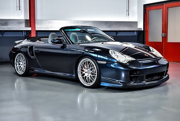 Porsche 911 Turbo 2 of 4