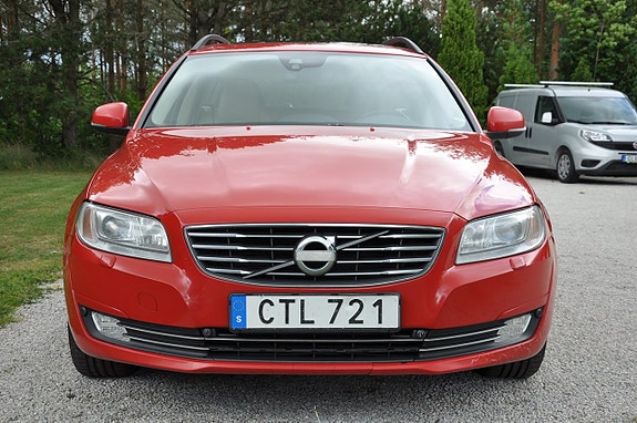 Volvo V70 2 of 5