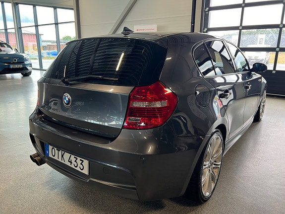 BMW 123d 3 of 5