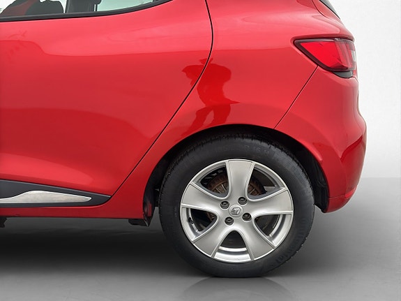Renault Clio 27 of 29