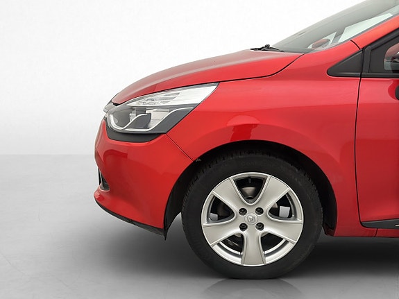 Renault Clio 26 of 29