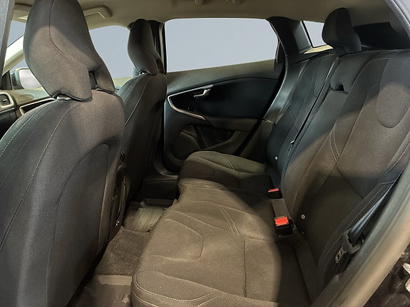 Volvo V40 11 of 19