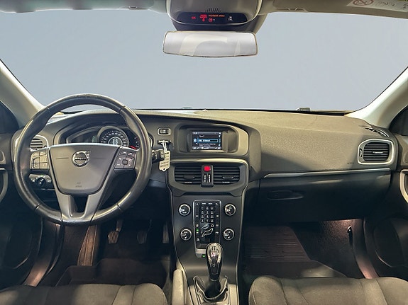 Volvo V40 8 of 19