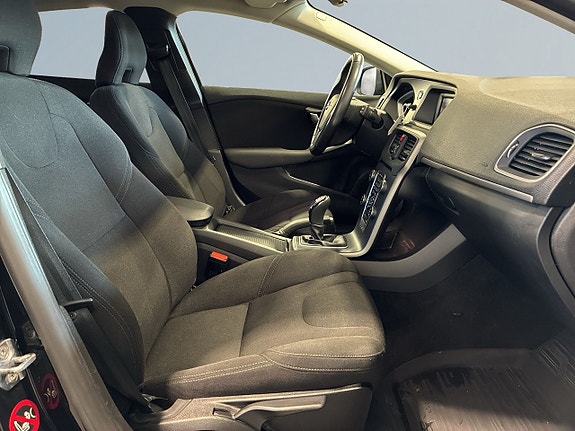 Volvo V40 9 of 19