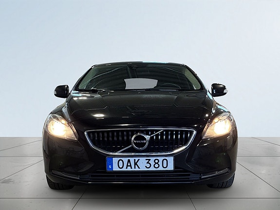 Volvo V40 2 of 5