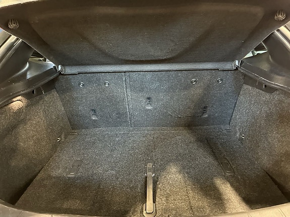 Volvo V40 12 of 19
