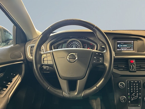 Volvo V40 15 of 19