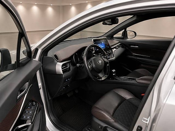 Toyota C-HR 11 of 13