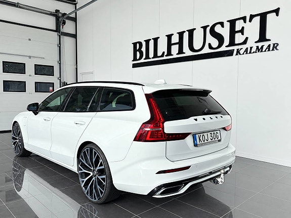 Volvo V60 2 of 18