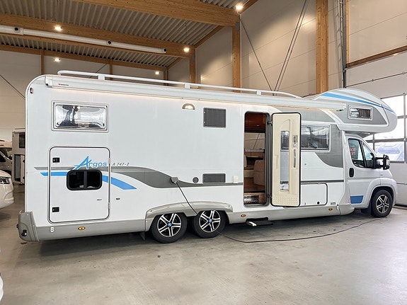Bürstner Argos 747 / ALDE / Drag / Ugn / 6 bältad / Familjedrömmen / 2 of 5