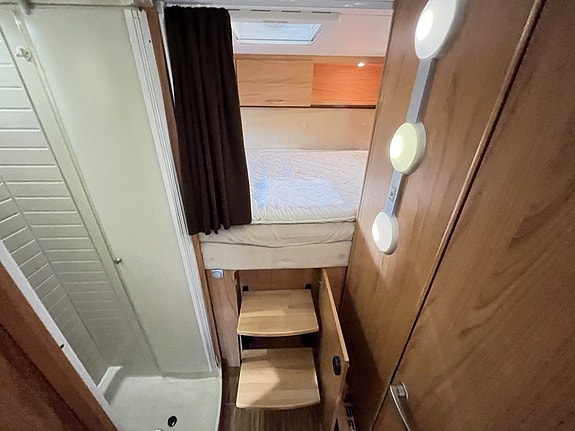Bürstner Argos 747 / ALDE / Drag / Ugn / 6 bältad / Familjedrömmen / 16 of 18