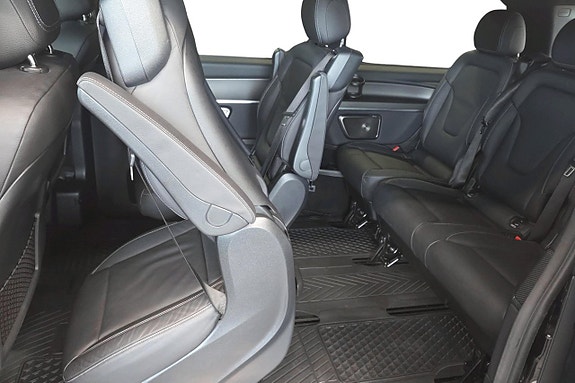 Mercedes-Benz V300 10 of 15