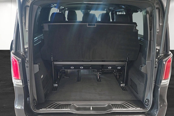 Mercedes-Benz V300 15 of 15