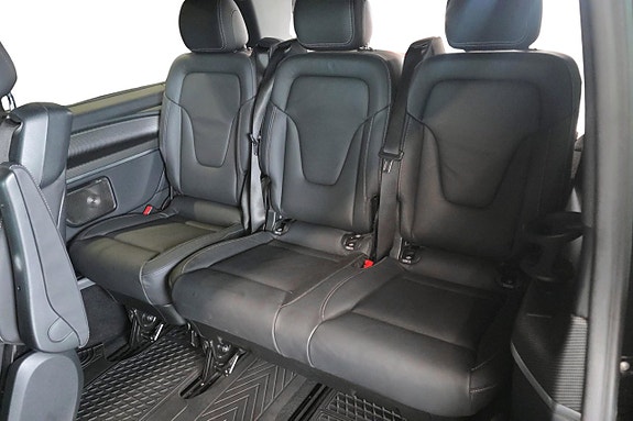 Mercedes-Benz V300 11 of 15